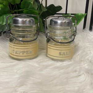 Wheaton USA salt and pepper